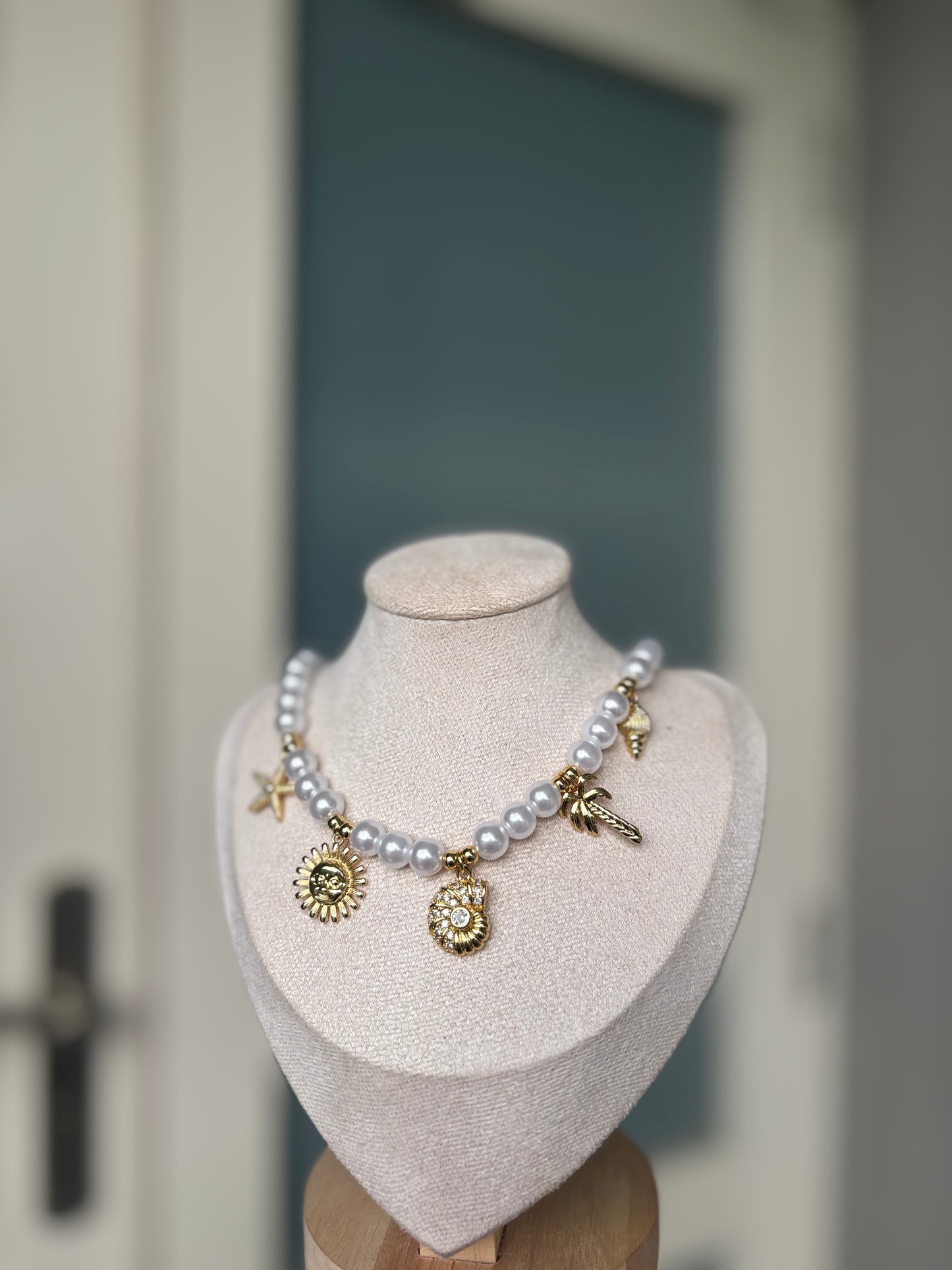 PEARLY CHARM NECKLACE
