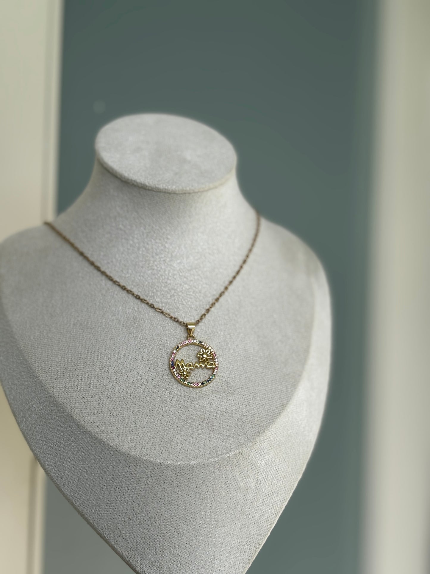 Mamá NECKLACE
