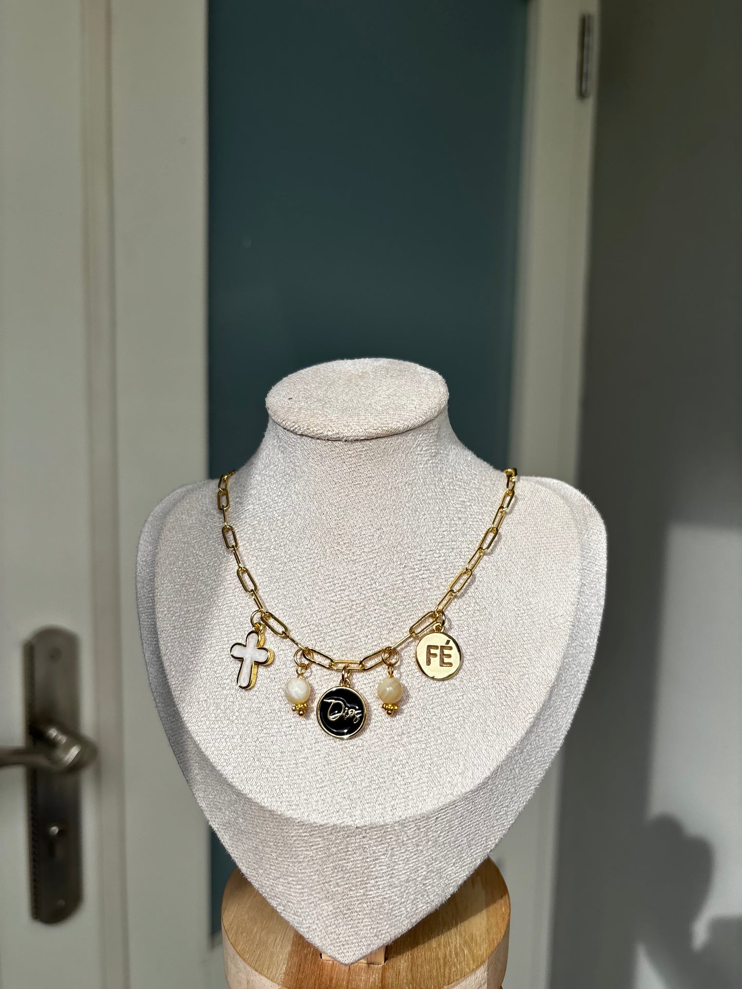 FE CHARMS NECKLACE