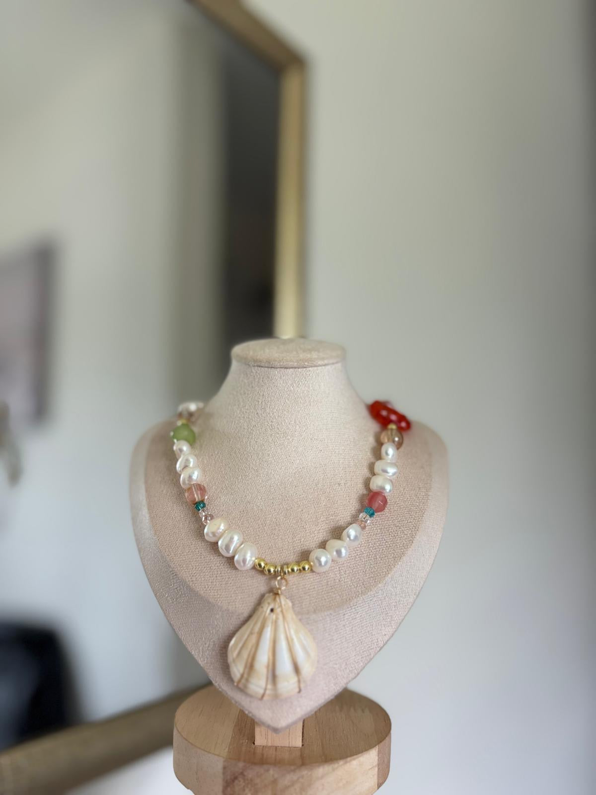 LOLA NECKLACE