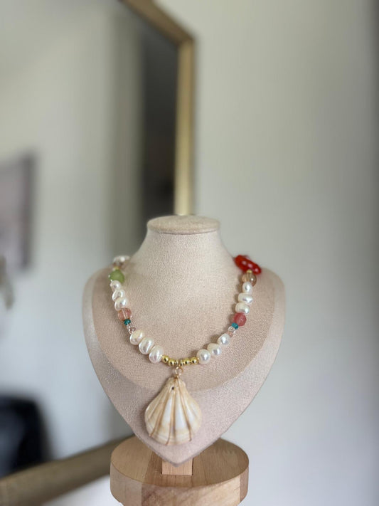LOLA NECKLACE