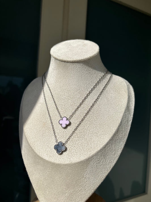 Clover Necklace plateado