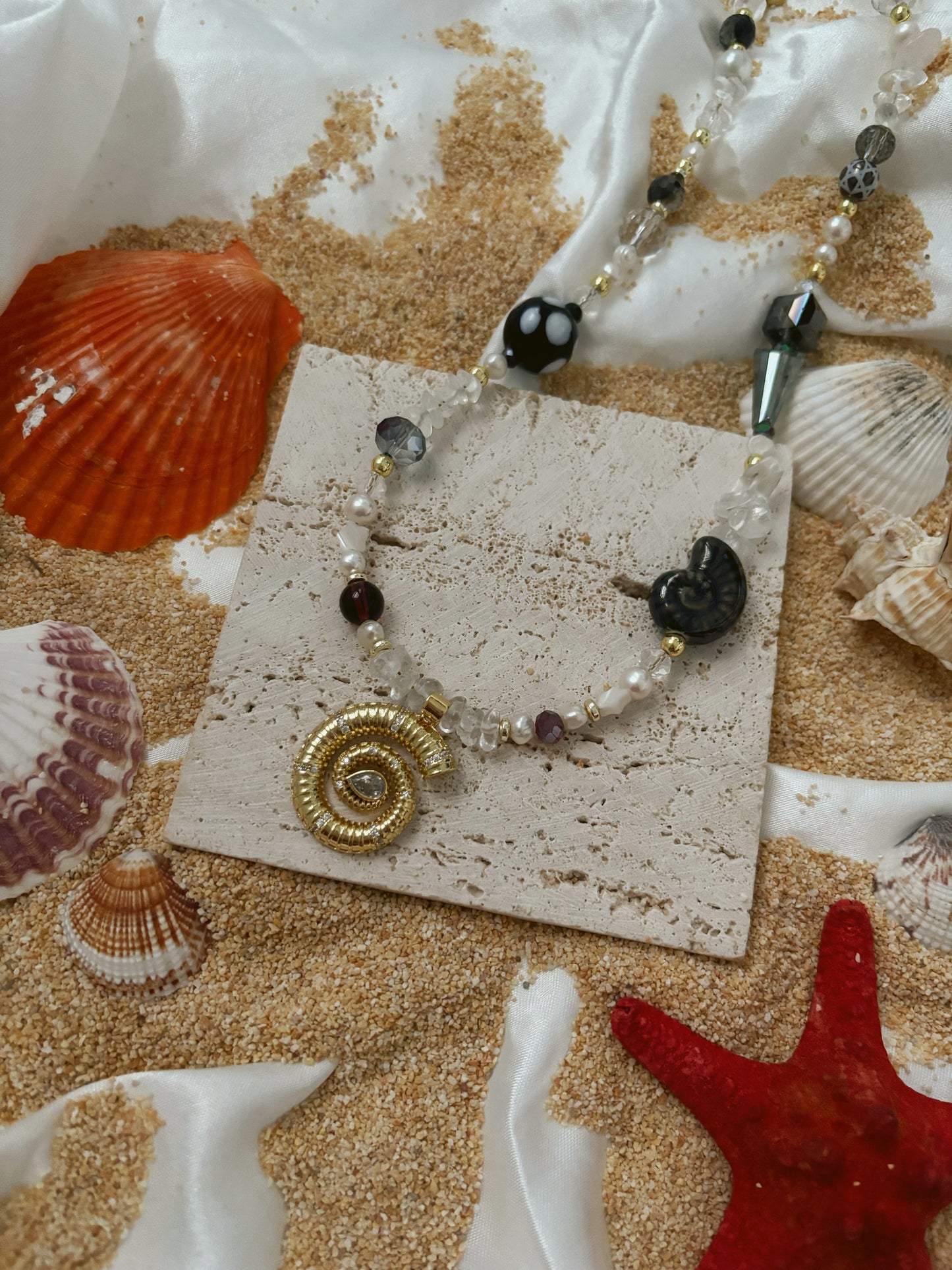Tropi NECKLACE