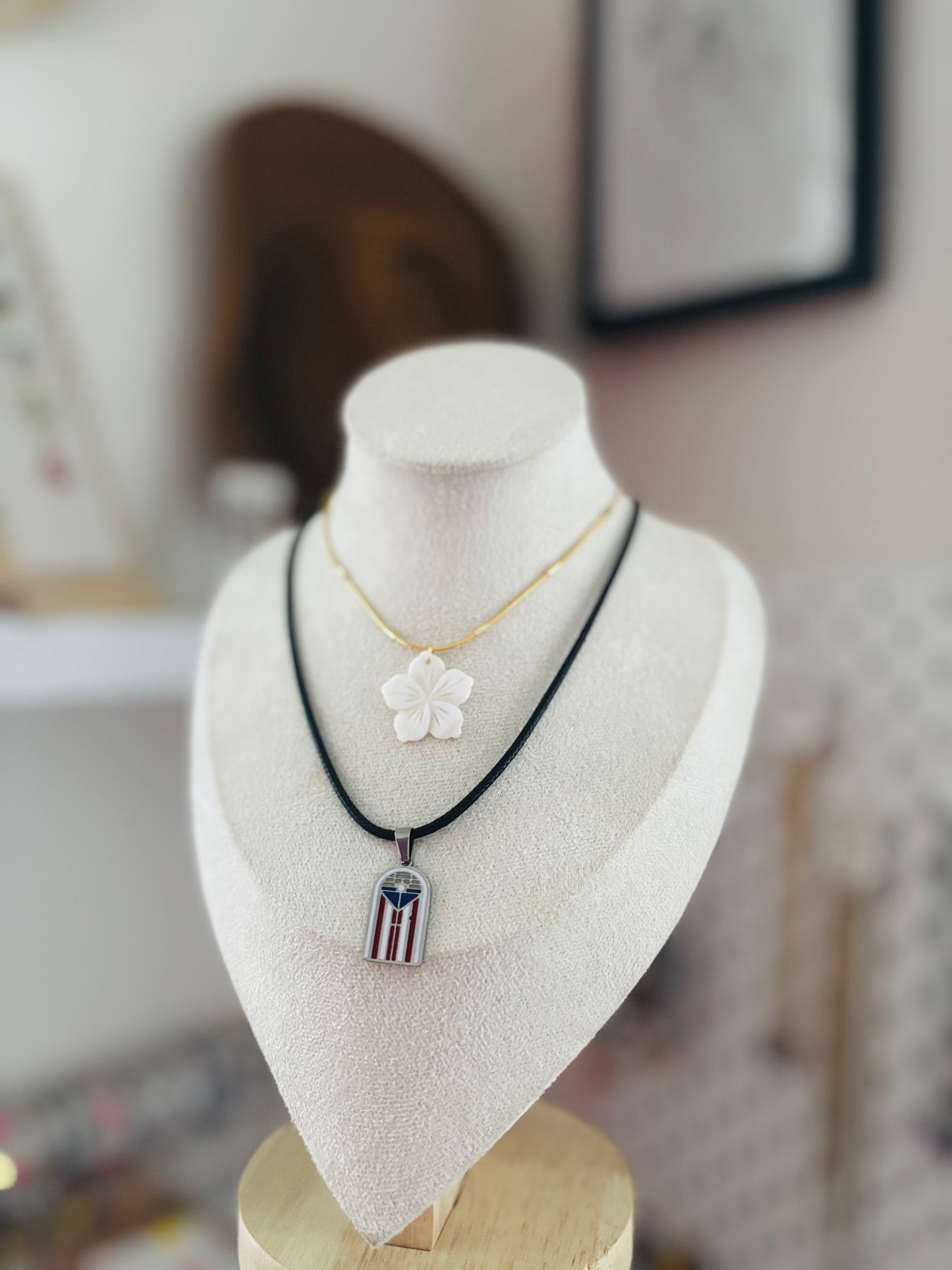 PR DOOR NECKLACE