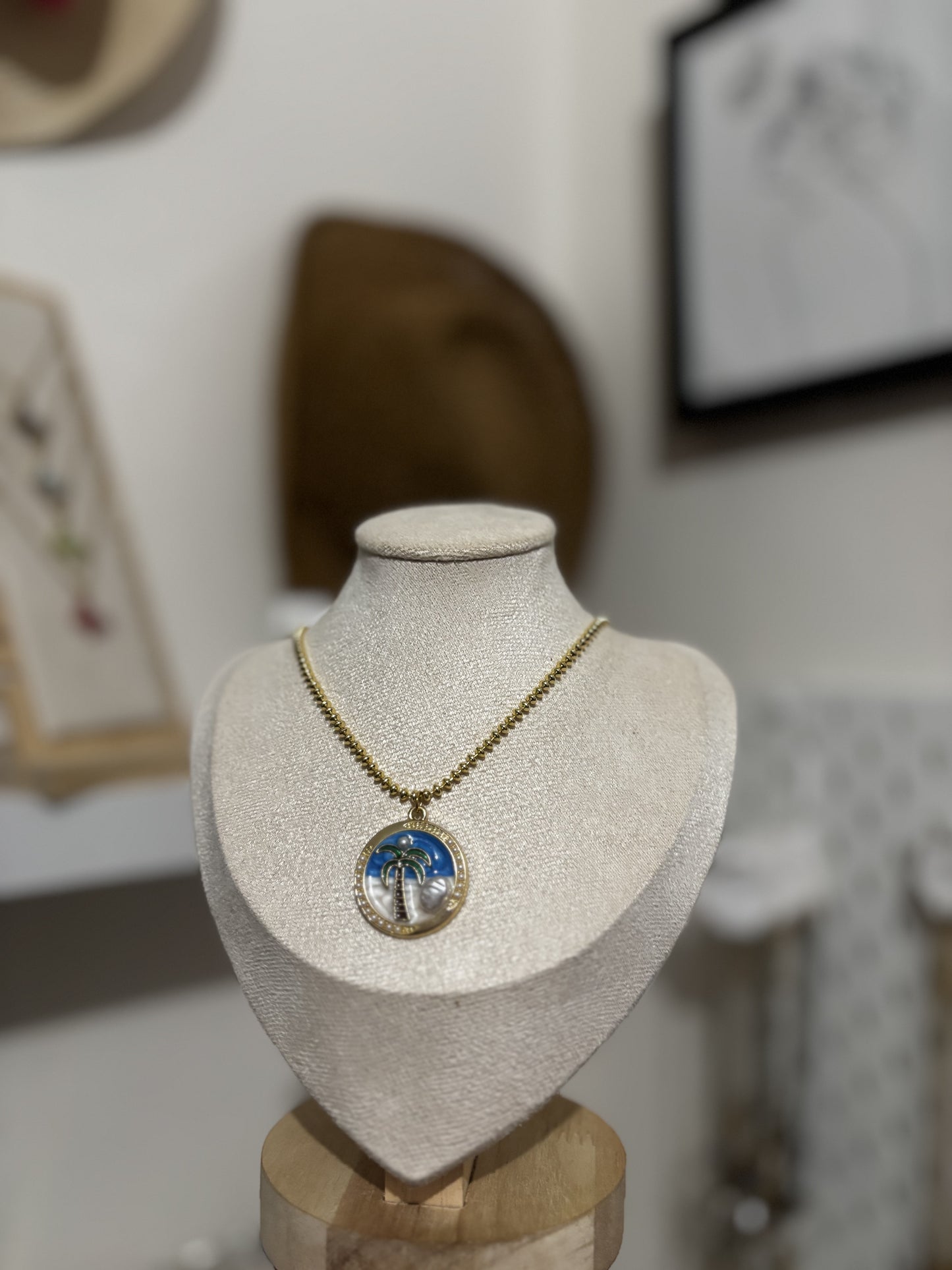 Bajo un palmar Necklace