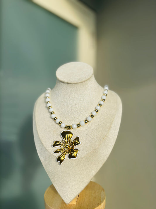 FLOR DORADA NECKLACE